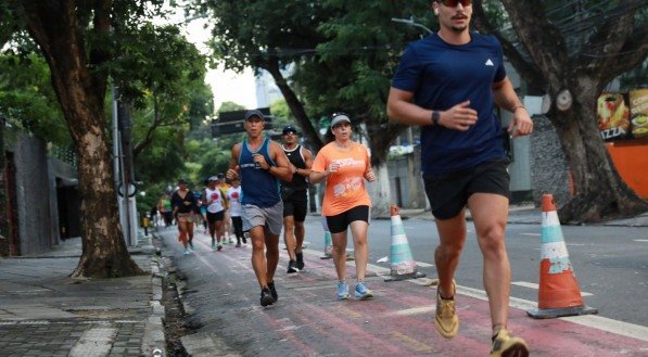 O Corredor Recife de Esporte e Lazer percorre um trajeto de 11,5 km, ligando as zonas Norte e Sul, passando pelo centro histórico da cidade