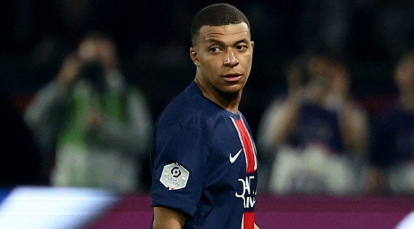 Imagem: Kylian Mbappé durante último jogo pelo PSG