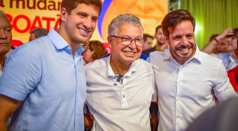 Vice-presidente do PSB, o prefeito João Campos oficializou o apoio do partido a pré-candidatura de Elias Gomes (PT)