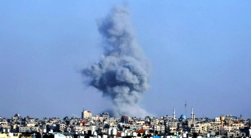 Israel bombardeia israelense em Rafah, sul da Faixa de Gaza