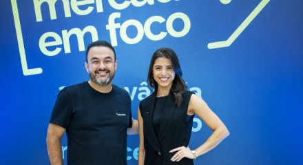 Alan Barros, da Faturepag e Alessandra de Almeida, do Sebrae, em evento empresarial
