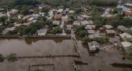 Chuvas no rio Grande do Sul deixaram mais de 580 mil desalojados e causaram mais de 160 mortes
