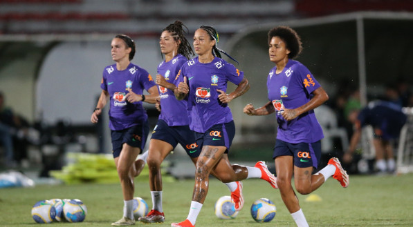 Treino da seleção brasileira de futebol feminino no Arruda