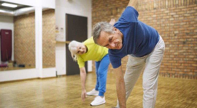 Exercícios físicos foram utilizados em estudo para verificar melhora nos apcientes em Alzheimer. 