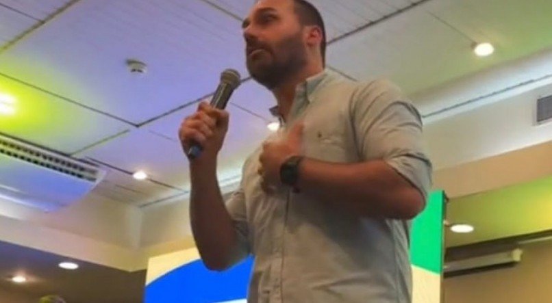 Eduardo Bolsonaro fala em evento do PL em Pernambuco, na Zona Sul do Recife