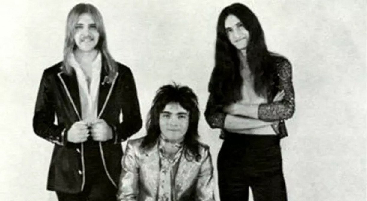 Rush: primeira formação tinha John Rutsey na bateria e lançou o primeiro disco em 1974