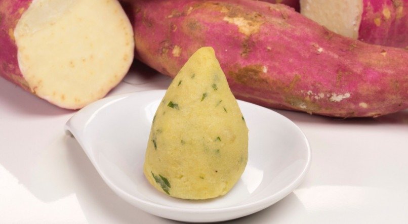 Imagem ilustrativa de coxinha de batata doce!