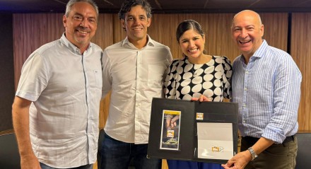 Tony Souza, Daniel Coelho, Cacau de Paula e Cesar Santos, no lançamento de selo em homenagem aos chefs pernambucanos