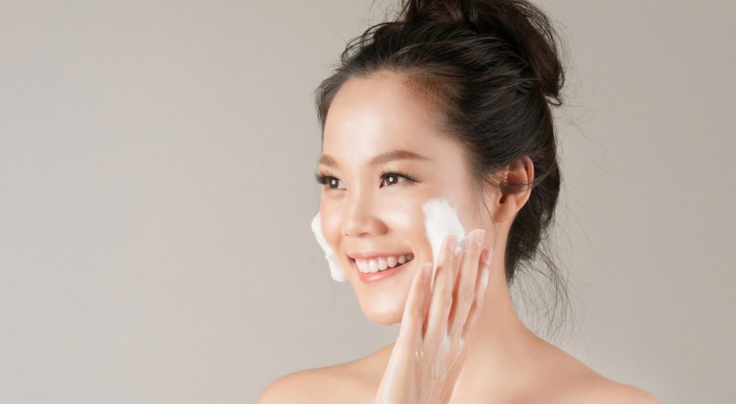 Asian women are going to use a facial foam to wash cosmetics off the face