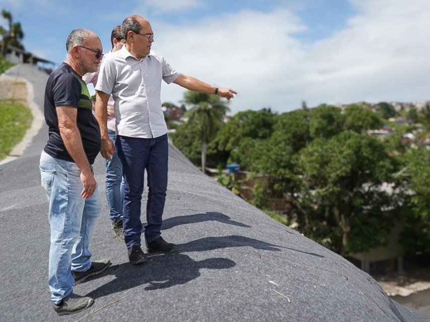 Prefeito de Jaboatão dos Guararapes, Mano Medeiros, vem buscando captar recursos com os governos federal e estadual para garantir obras de convivência com os desastres naturais Leandro de Santana/Divulgação