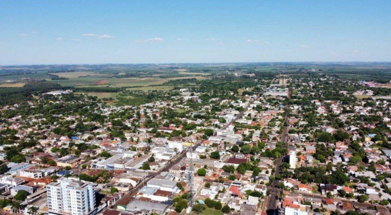 Imagem com vista aérea da cidade de São Luiz Gonzaga, no Rio Grande do Sul, onde há feriado dia 3 de junho