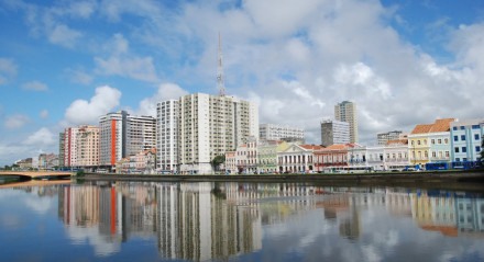 Vistas da Rua da Aurora, no Recife