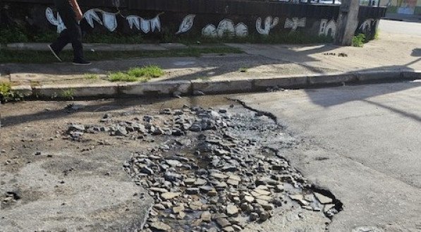 Asfalto recém-pavimentado começa a ceder em Paulista