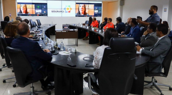 Em reunião do Juntos pela Segurança, a governadora Raquel Lyra e sua vice, Priscila Krause, acompanharam os indicadores mais recentes da segurança em Pernambuco