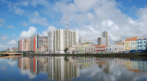 Imagem: vistas da Rua da Aurora, no Recife; cidade ter&aacute; feriado municipal no dia 16 de julho em homenagem &agrave; Nossa Senhora do Carmo