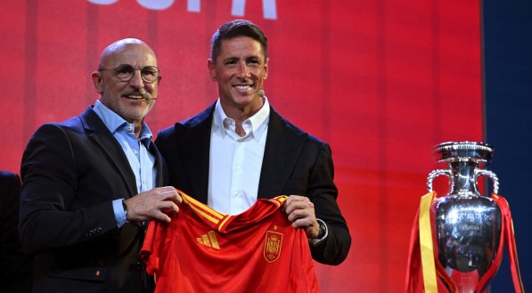 Luis de la Fuente renova como técnico da Espanha até 2026
