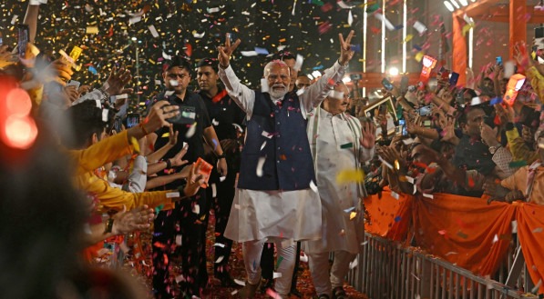 Diante de uma multidão de apoiadores na capital, Nova Délhi, Modi ressaltou que o povo deu um mandato ao BJP 