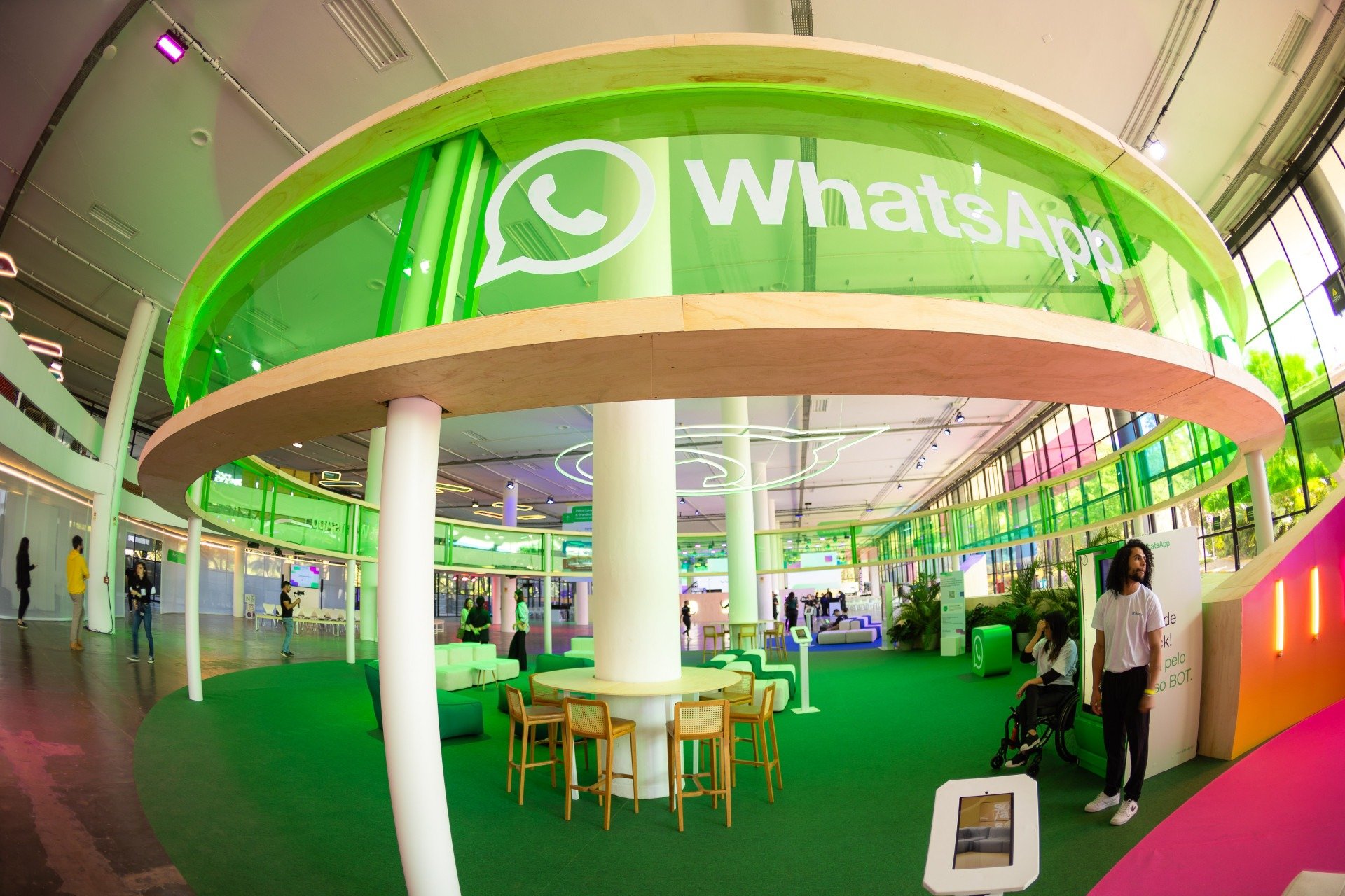 WhatsApp Business recebe novas ferramentas com IA e pagamentos via Pix; selo de verificação deve aumentar segurança