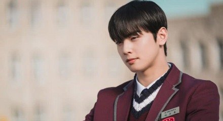 Imagem do cantor e ator Cha Eun-woo no dorama 'True Beauty'