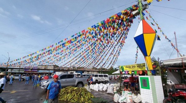 Abertura do São João do Ceasa-PE, ontem, contou com bacamarteiros, quadrilhas e forró
