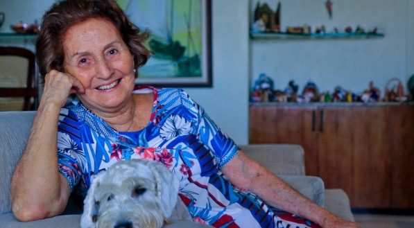 A professora Nelly Carvalho faleceu neste sabado (08) no Recife