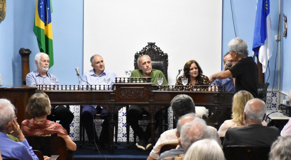 Mesa contou com a participação de Buarque e Bacha e dos diretores do festival, Alfredo e Sandra Bertini, na mesa presidida pela desembargadora Margarida Cantarelli