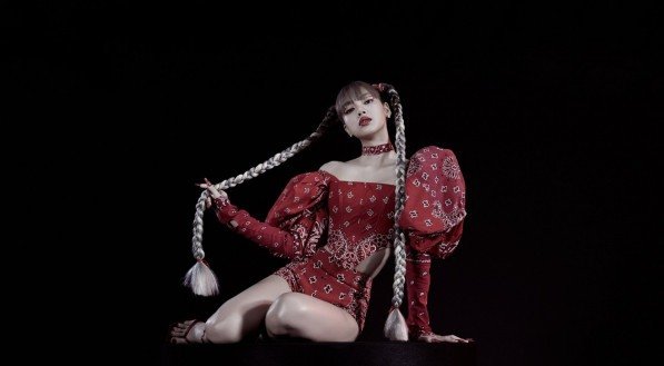Imagem do teaser do albúm solo de Lisa, integrante do Blackpink