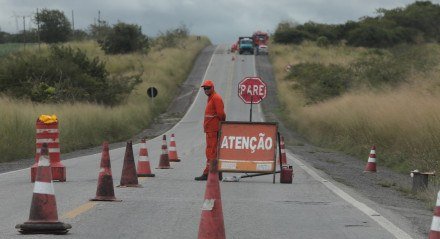 Situação da BR 423 para o São João - BR-423 - PLACAS - MATO - CARROS - CAMINHÕES- OBRAS 