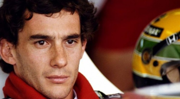 Imagem: Ayrton Senna concentrado para a corrida dentro do carro da McLaren
