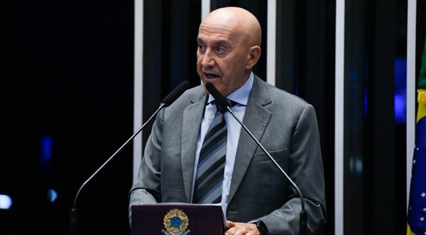 O senador Confúcio Moura (MDB-RO) relator da LDO 2025