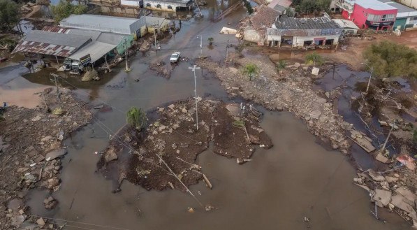 Sobe para 175 o número de mortos no RS após enchentes
