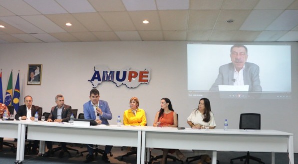 José Patriota recebe o título de presidente de honra da Amupe 