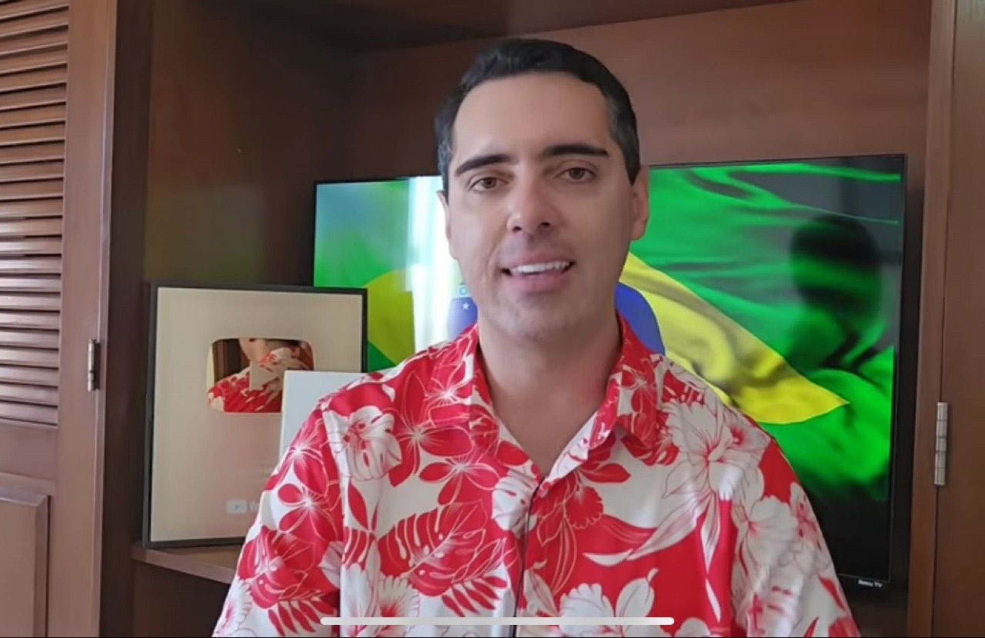 Influenciador petista repete ‘gabinete do ódio’, gera 1 bilhão de ‘views’ e fatura com desinformação