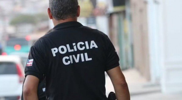 Foto de um policial civil com a farda de operação