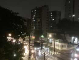 Chuva provoca transtorno, alagamentos e deslizamento de barreiras em Pernambuco