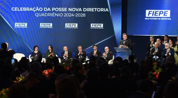 Bruno Veloso toma posse como novo presidente da FIEPE