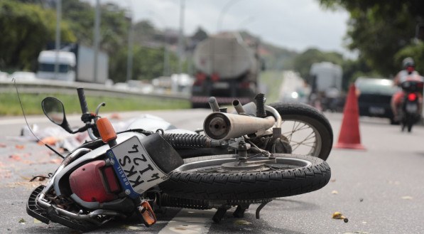 A morte da passageira na BR-101 &eacute; o terceiro caso de v&iacute;timas dos aplicativos de transporte de passageiros com motos desde o fim de abril, apenas no Grande Recife