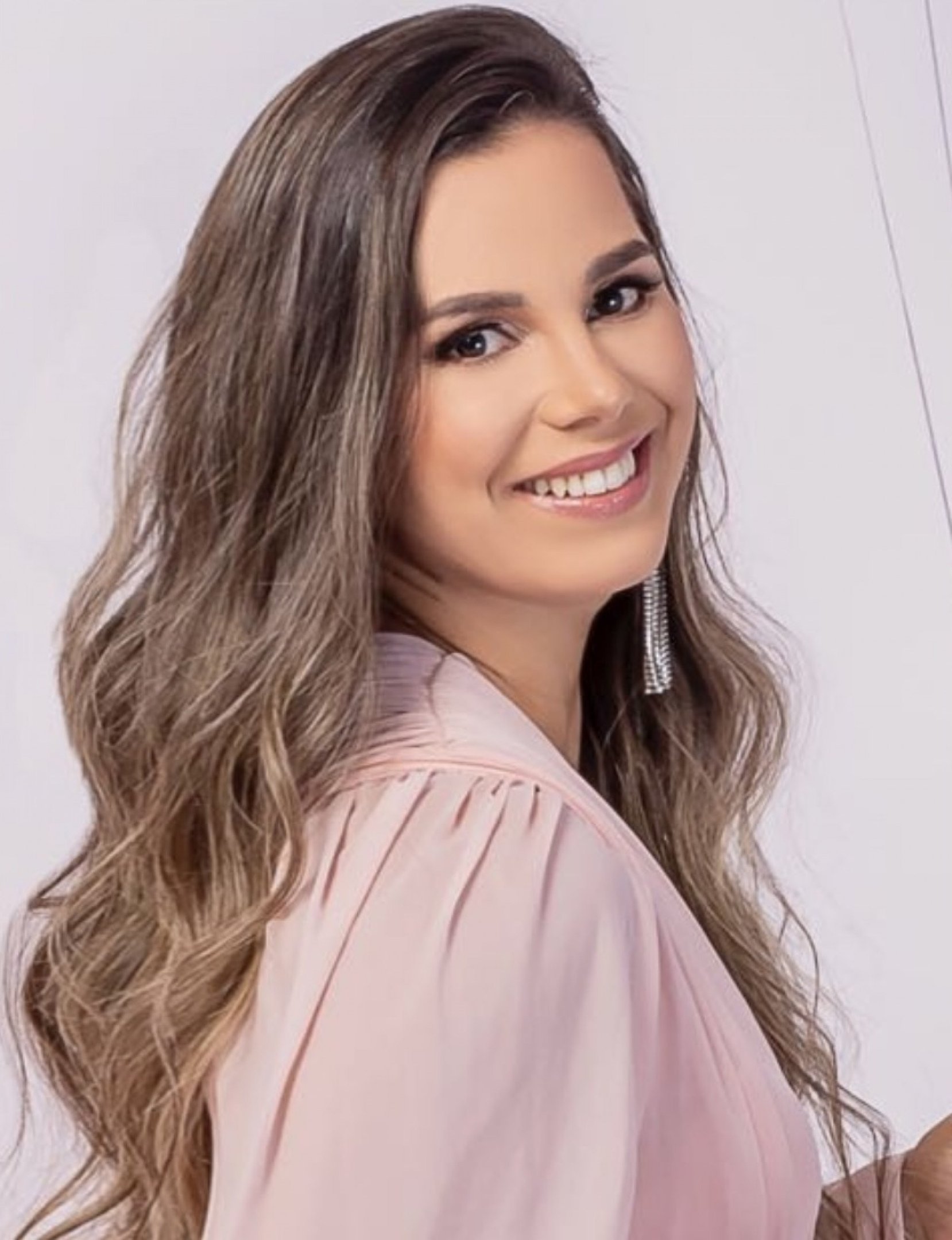 Valdilene Moreira, com muita beleza em recente evento social Sheila Wanderley/Divulgação