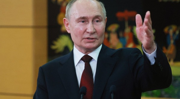 Putin assinou um acordo de defesa na segunda-feira