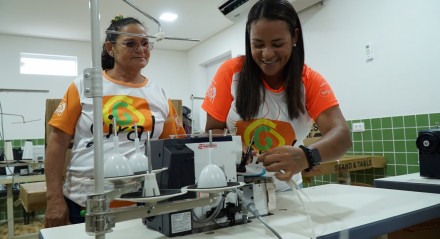 Escola de Moda da Giral recebeu 40 máquinas de costura para os cursos de Modelagem, Corte e Costura