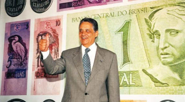 Lançamento do Plano Real alavancou a candidatura e a vitória de Fernando Henrique Cardoso a presidente do Brasil