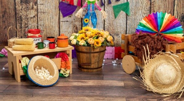 Corn, popcorn and straw hat. Typical table arrangements for the Brazilian Festa Junina - June Festival.