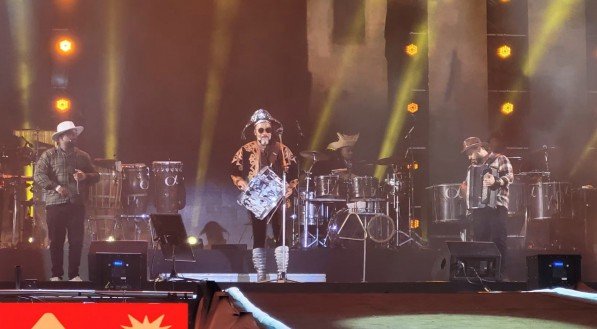 Cantor Carlinhos Brown participou da abertura do São João em Caruaru pela primeira vez em 2024
