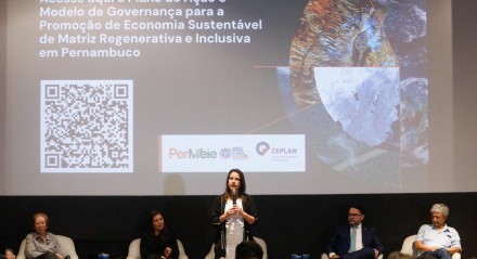 Raquel Lyra entrega plano de ação com guia prático para a transição sustentável em Pernambuco