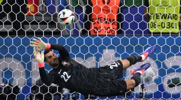 Diogo Costa defendeu três pênaltis contra a Eslovênia e classificou Portugal para as quartas-de-final da Euro 2024