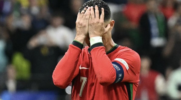 Cristiano Ronaldo chorou ao perder um pênalti ainda com a bola rolando