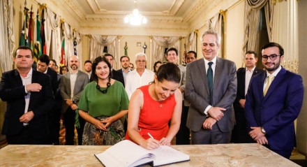 Raquel Lyra empossou novos secretários em cerimônia no Palácio do Campo das Princesas