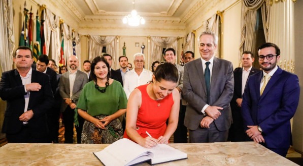 Raquel Lyra empossou novos secretários em cerimônia no Palácio do Campo das Princesas