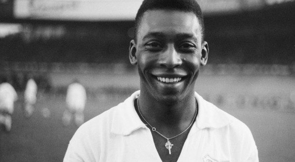 Imagem do Rei Pelé, na época em que jogava pelo Santos