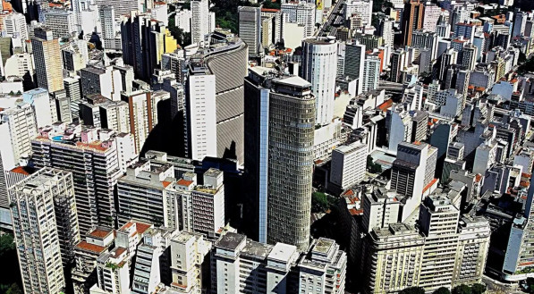 Imagem ilustra vista aérea da cidade de São Paulo, onde será celebrado o feriado dia 9 de julho